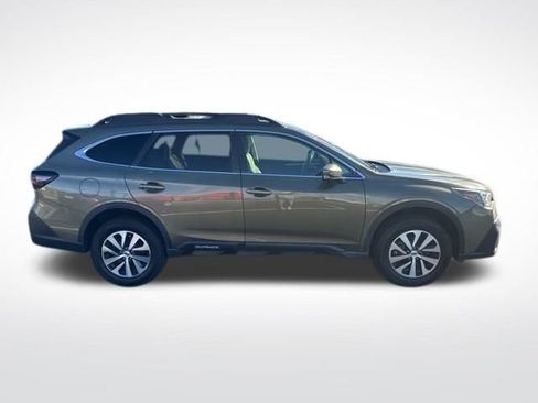 Used 2022 Subaru Outback Premium image 6