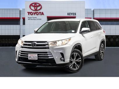 Certified 2019 Toyota Highlander Plus w/ Carpet Mat Package (TMS)