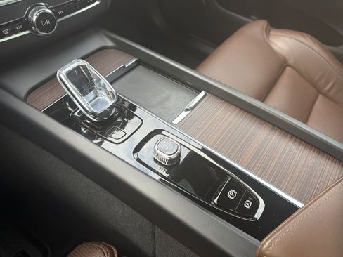 Certified 2022 Volvo XC60 B5 Inscription w/ Advanced Package image 26