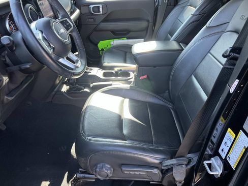 Used 2019 Jeep Wrangler Unlimited Sahara AWD/4WD image 15