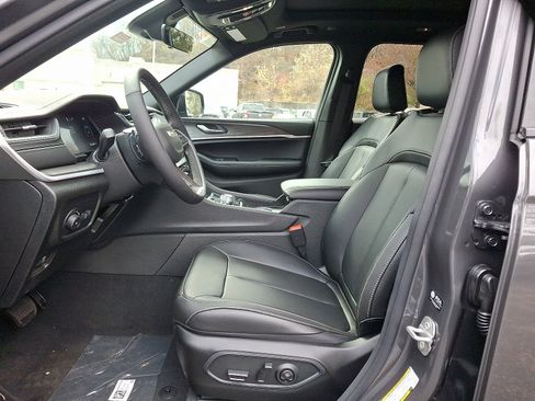 New 2025 Jeep Grand Cherokee Limited image 11