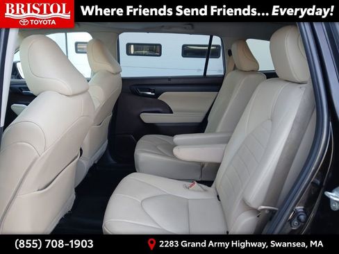 Used 2020 Toyota Highlander XLE image 16