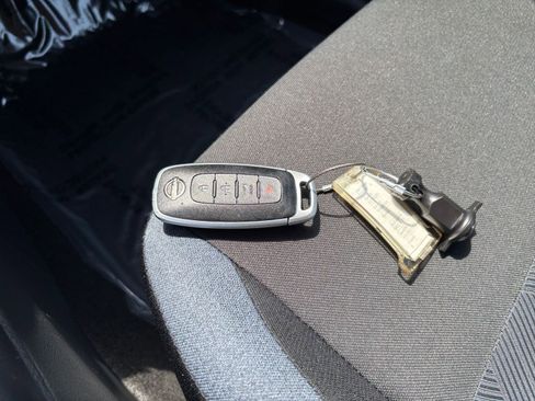 Used 2025 Nissan Versa SV FWD image 22