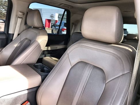 Used 2022 Ford Expedition Max Limited image 11