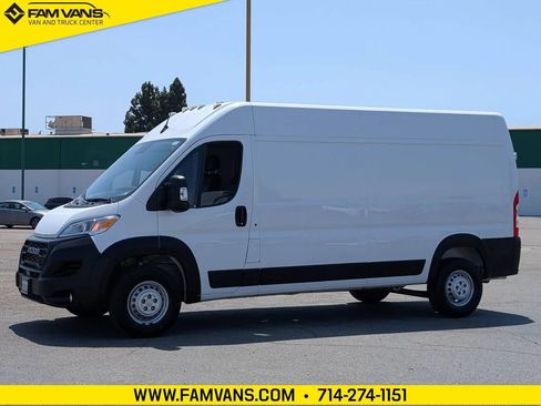 Used 2026 RAM ProMaster 2500 w/ Convenience Group FWD image 3