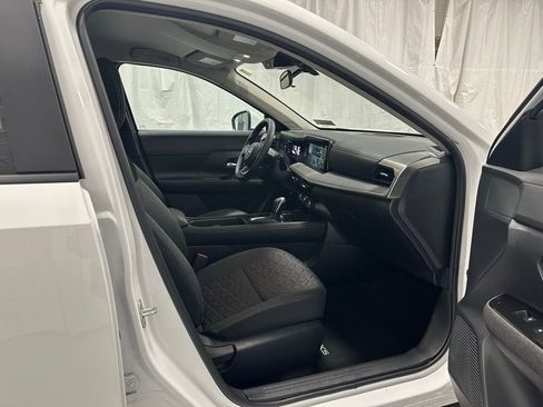 Used 2025 Nissan Kicks SV AWD/4WD image 50
