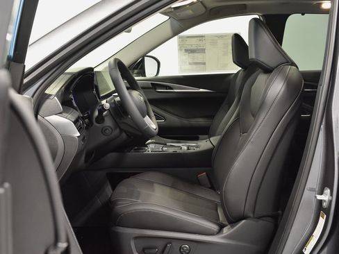 Certified 2026 INFINITI QX60 Luxe w/ Family Package AWD/4WD image 4