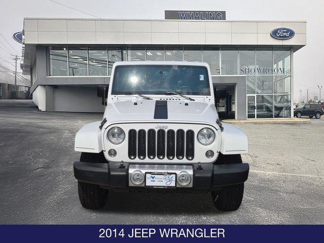Used 2014 Jeep Wrangler Unlimited Sahara w/ Dual Top Group AWD/4WD image 2