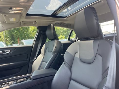 Used 2025 Volvo S60 B5 Core FWD image 9