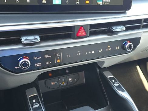 Used 2025 Kia Sorento EX w/ Panoramic Sunroof Package image 37