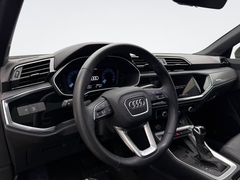 Used 2024 Audi Q3 2.0T Premium image 10