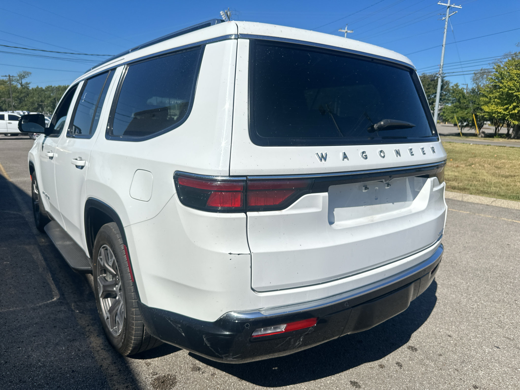 Used 2024 Jeep Wagoneer Series III AWD/4WD image 6