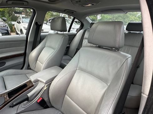 Used 2006 BMW 330i Sedan RWD image 16