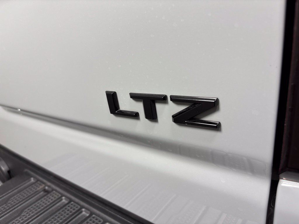 Used 2024 Chevrolet Silverado 2500 LTZ w/ LTZ Plus Package AWD/4WD image 4