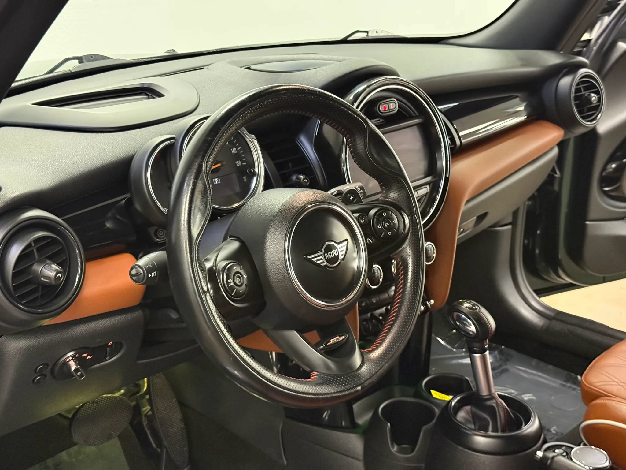 Used 2019 MINI Cooper S w/ Signature Upholstery Package FWD image 11
