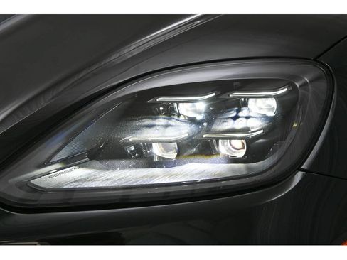 Used 2024 Porsche Cayenne S AWD/4WD image 27