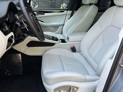 Certified 2025 Porsche Macan S image 17