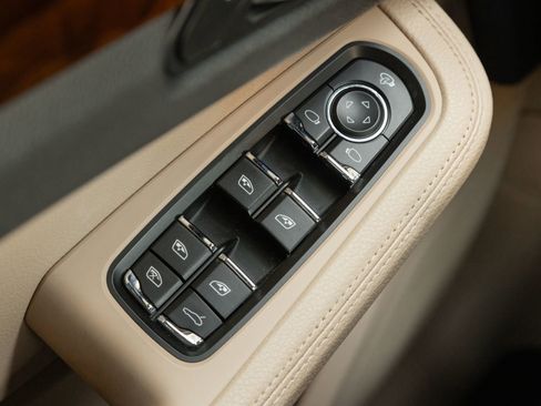 Certified 2023 Porsche Macan image 19