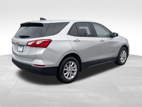 Used 2020 Chevrolet Equinox LS w/ LS Convenience Package FWD image 4