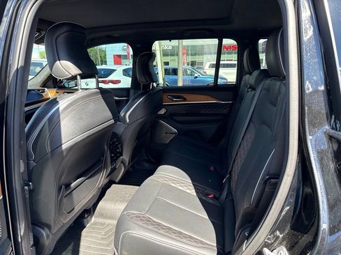 Used 2022 Jeep Grand Cherokee Summit AWD/4WD image 10