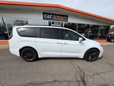 Used 2022 Chrysler Pacifica Touring-L w/ S Appearance Package image 8