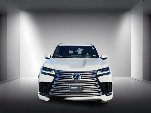 Used 2025 Lexus LX 600 4WD w/ Luxury Package image 6