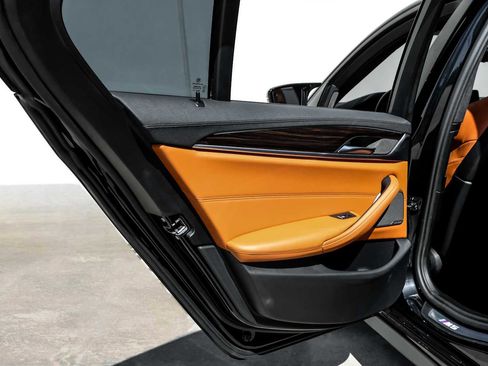 Used 2023 BMW M5 image 43