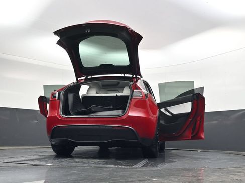 Used 2021 Tesla Model Y 2WD image 47
