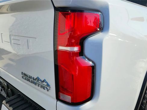 Used 2024 Chevrolet Silverado 2500 High Country w/ High Country Premium Package image 4