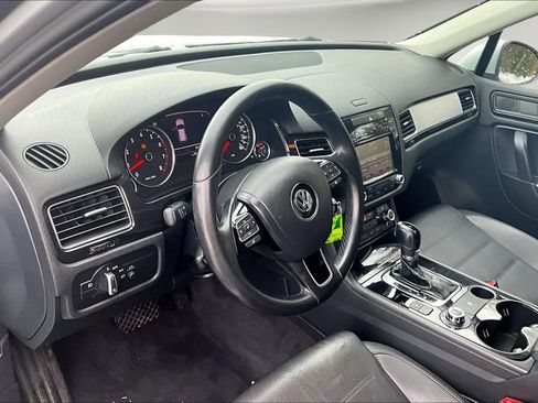 Used 2013 Volkswagen Touareg VR6 image 16