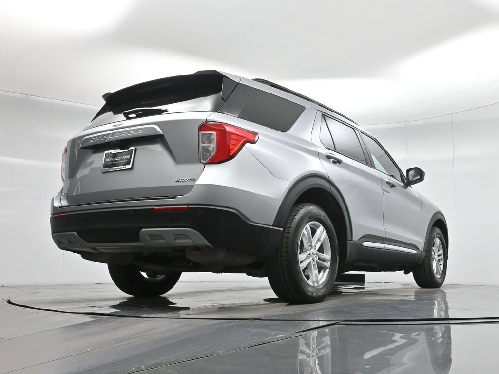 Used 2024 Ford Explorer XLT w/ Equipment Group 202A AWD/4WD image 49