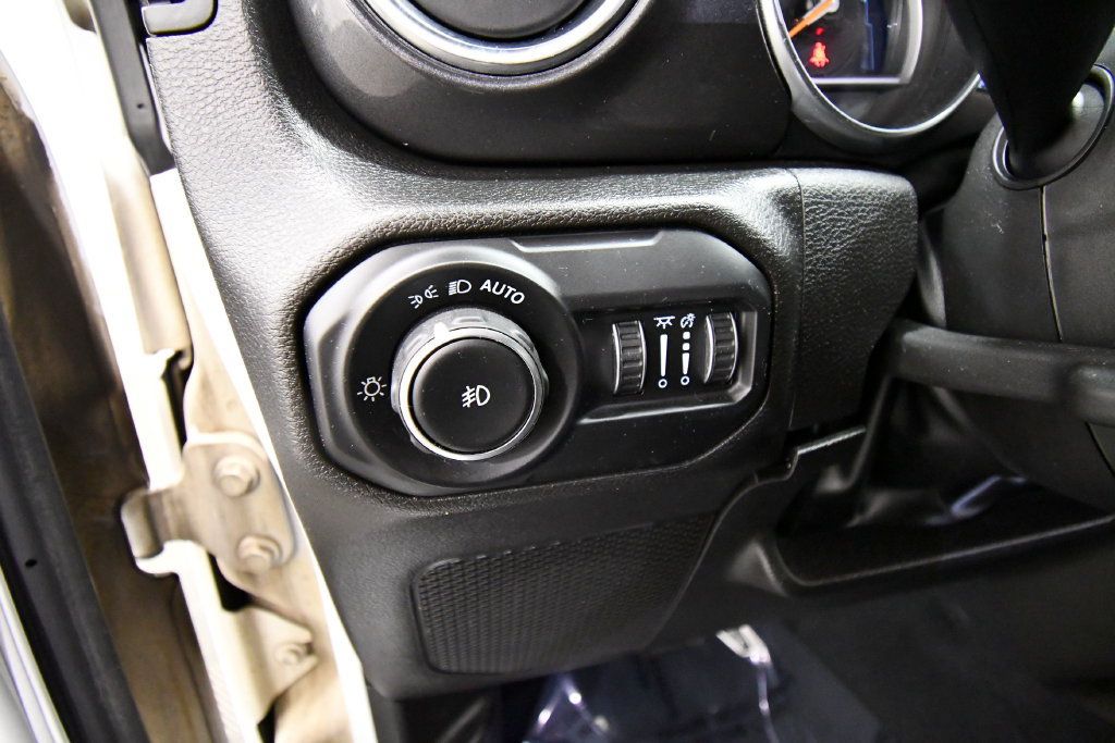 Used 2021 Jeep Wrangler Unlimited Sahara AWD/4WD image 19