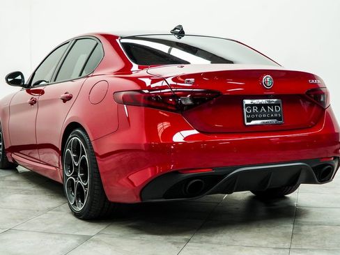 Used 2022 Alfa Romeo Giulia Veloce image 11