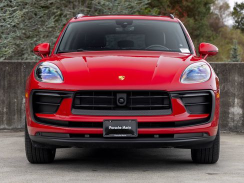 Certified 2026 Porsche Macan AWD/4WD image 8