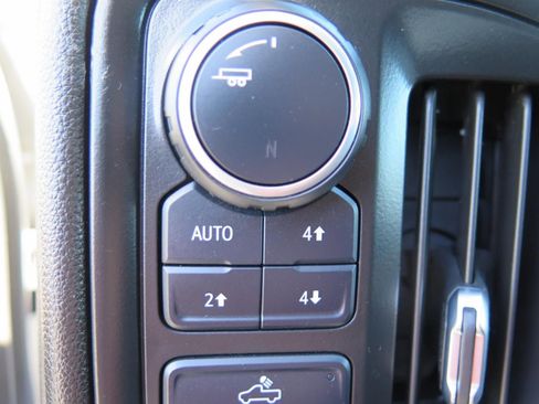 Used 2024 Chevrolet Colorado Trail Boss w/ Technology Package image 10