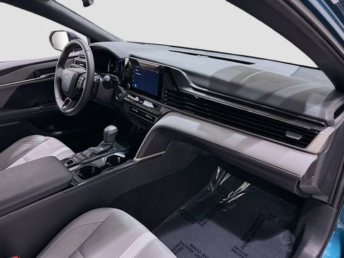 Used 2025 Toyota Camry SE w/ Convenience Package FWD image 28
