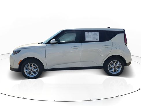 Used 2025 Kia Soul LX w/ LX Technology Package image 4