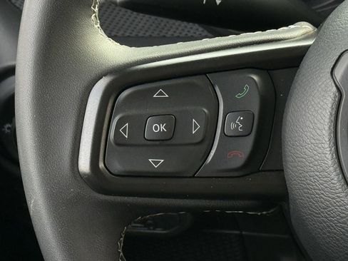 Used 2025 Jeep Wrangler Rubicon image 13