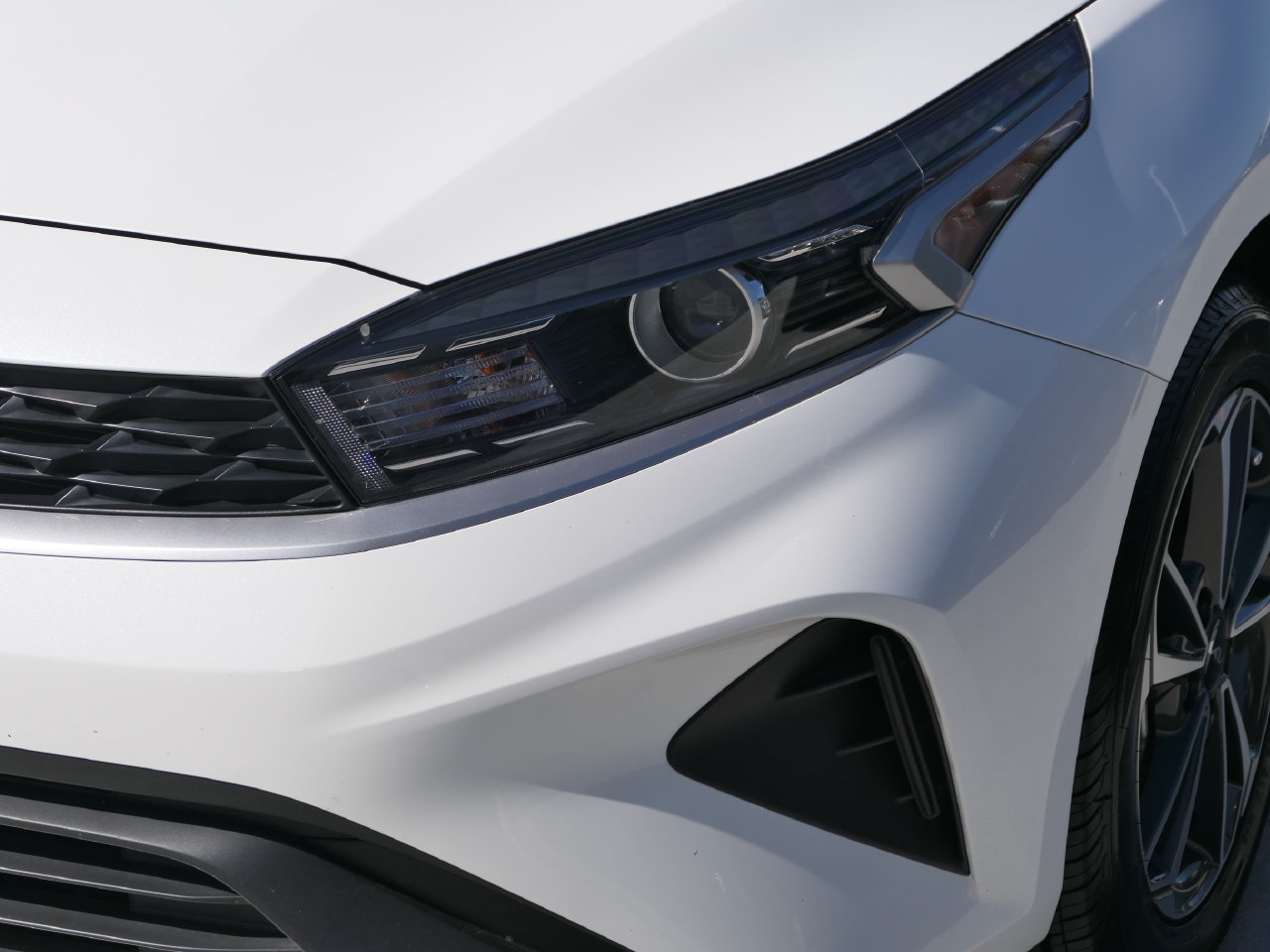 Used 2023 Kia Forte LXS FWD image 9