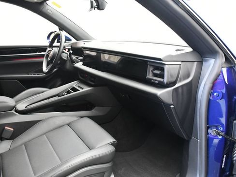 Certified 2025 Porsche Macan 4S Electric AWD/4WD image 51