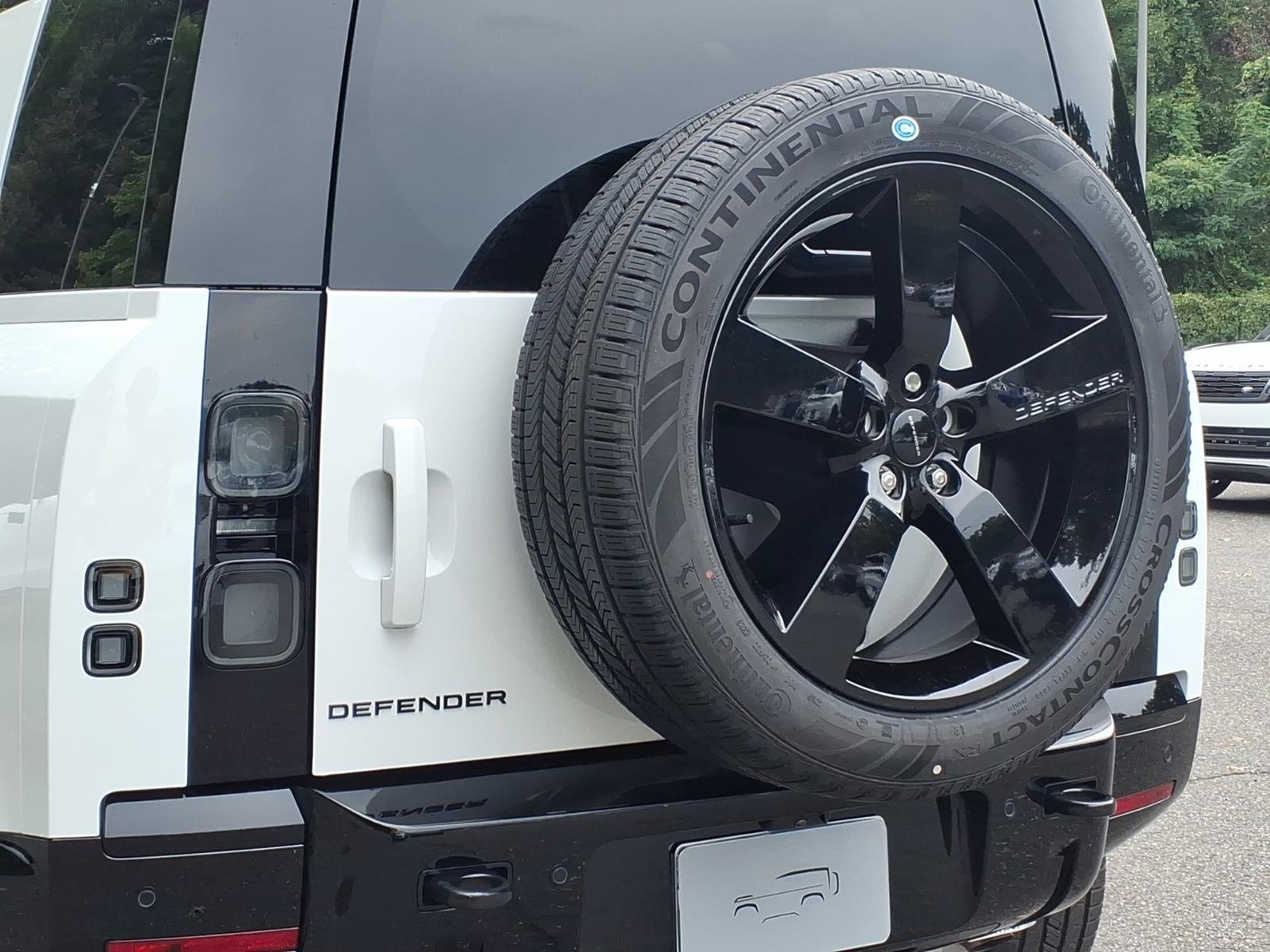 New 2026 Land Rover Defender 110 X-Dynamic SE AWD/4WD image 18