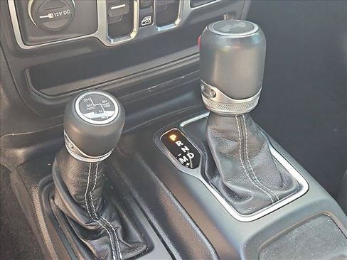 Used 2022 Jeep Wrangler Unlimited Sahara AWD/4WD image 11