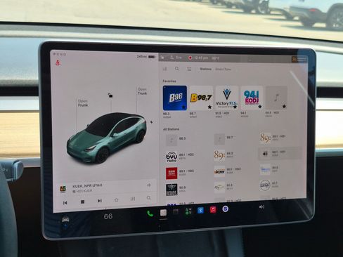 Used 2021 Tesla Model Y Long Range AWD/4WD image 24