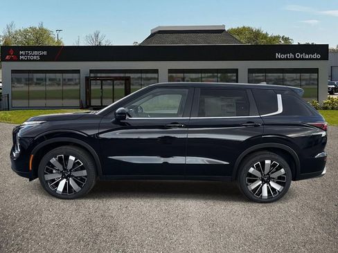 New 2026 Mitsubishi Outlander SE image 3