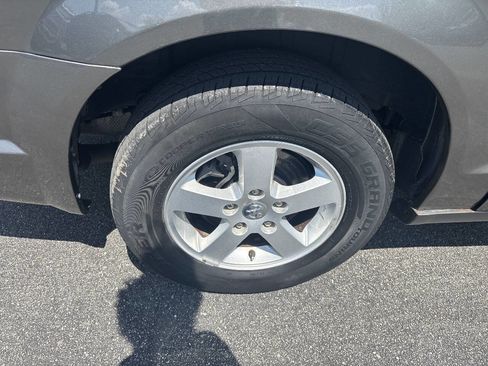 Used 2010 Dodge Grand Caravan Hero FWD image 23