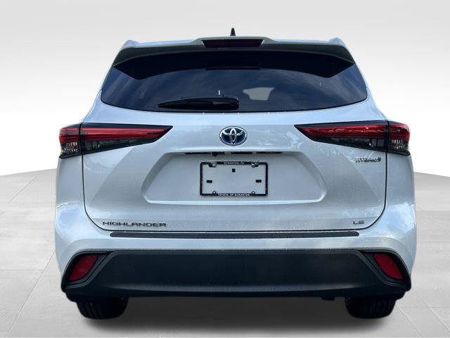 Used 2022 Toyota Highlander LE AWD/4WD image 7