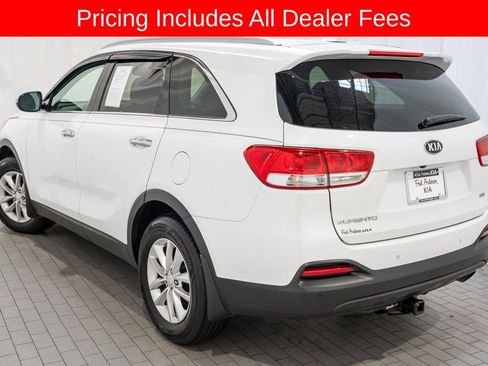 Used 2017 Kia Sorento FWD w/ LX Convenience Package image 3
