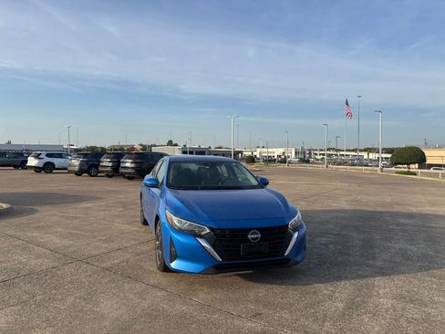 Certified 2025 Nissan Sentra SV FWD image 3