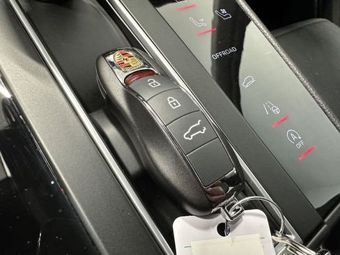 Certified 2026 Porsche Macan AWD/4WD image 45