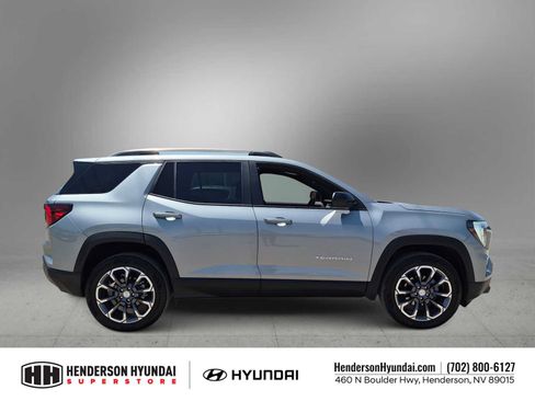 Used 2025 GMC Terrain Elevation w/ Elevation Premium Package AWD/4WD image 9